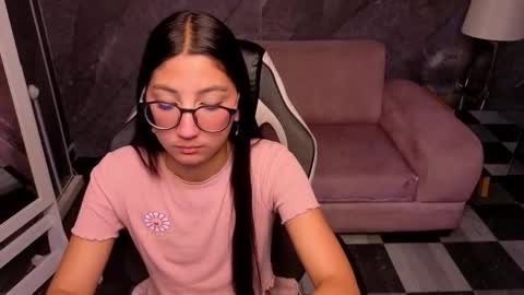 sophie_jones_b online show from 03/03/26, 12:44