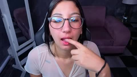 sophie_jones_b online show from 04/06/26, 12:50