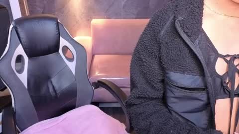 sophie_jones_b online show from 04/09/26, 12:32