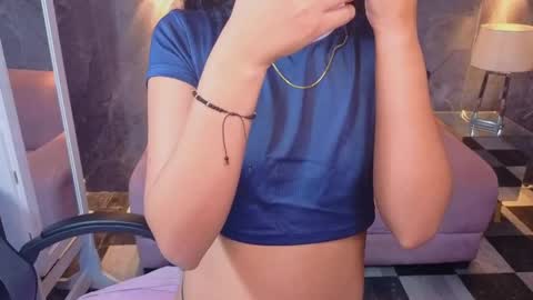 sophie_jones_b online show from 04/21/26, 12:44