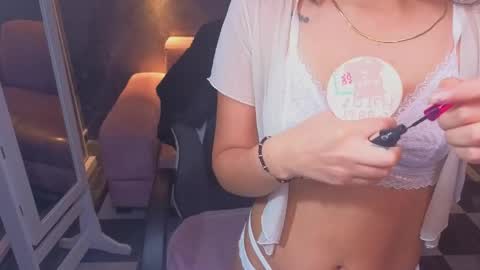 Snapshot of sophie_jones_b chatting on 04/28/26, 12:43 sophie_jones_b online show from 04/28/26, 12:43