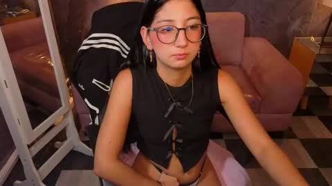 Snapshot of sophie_jones_b chatting on 05/08/26, 01:38 sophie_jones_b online show from 05/08/26, 01:38