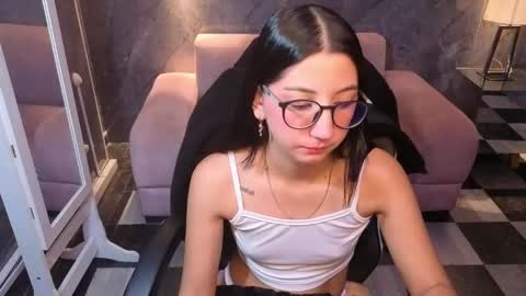 Snapshot of sophie_jones_b chatting on 06/01/26, 12:51 sophie_jones_b online show from 06/01/26, 12:51