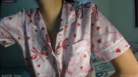 Sophie online show from 11/12/25, 11:25