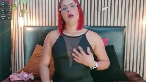 sophie_new25 online show from 11/19/25, 07:03