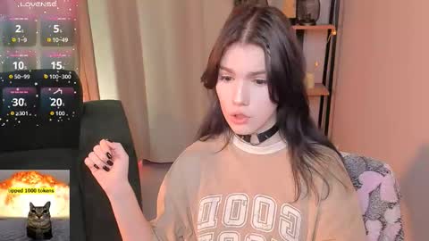 sophie_nomenal_ online show from 09/19/25, 08:53