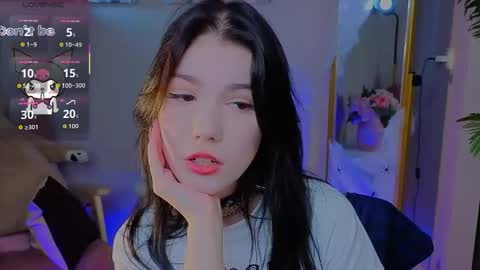 sophie_nomenal_ online show from 10/28/25, 01:47