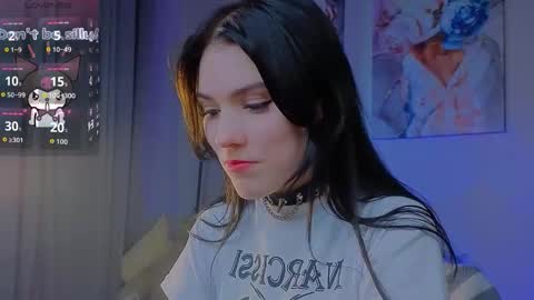 sophie_nomenal_ online show from 11/04/25, 01:54