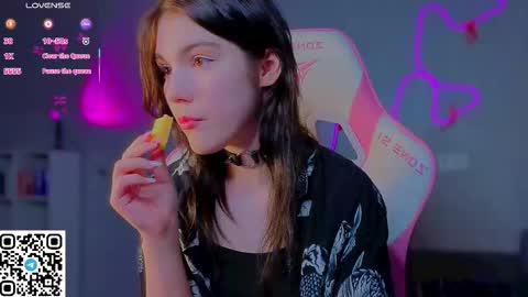 sophie_nomenal_ online show from 03/26/26, 09:20