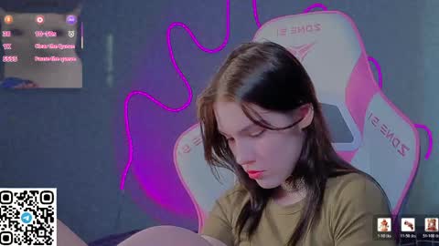 Snapshot of sophie_nomenal_ chatting on 04/23/26, 03:19 sophie_nomenal_ online show from 04/23/26, 03:19