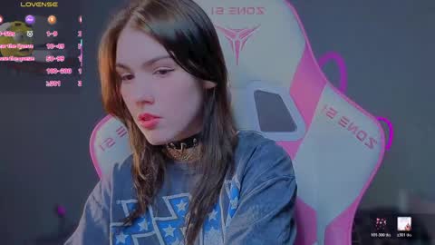Snapshot of sophie_nomenal_ chatting on 05/08/26, 08:47 sophie_nomenal_ online show from 05/08/26, 08:47