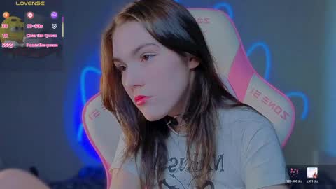 Snapshot of sophie_nomenal_ chatting on 06/05/26, 04:19 sophie_nomenal_ online show from 06/05/26, 04:19