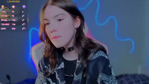 Snapshot of sophie_nomenal_ chatting on 06/20/26, 10:40 sophie_nomenal_ online show from 06/20/26, 10:40