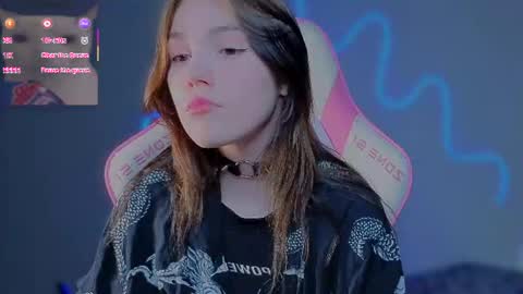 Snapshot of sophie_nomenal_ chatting on 07/11/26, 07:27 sophie_nomenal_ online show from 07/11/26, 07:27