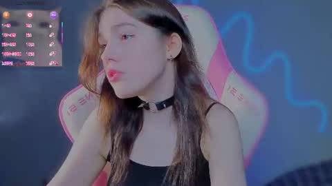Snapshot of sophie_nomenal_ chatting on 07/12/26, 10:23 sophie_nomenal_ online show from 07/12/26, 10:23