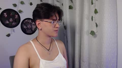 sophie_ross1 online show from 11/20/25, 01:17