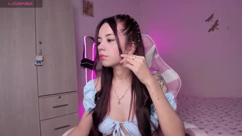 Snapshot of sophie_russo2 chatting on 09/24/25, 05:22 Sophie online show from 09/24/25, 05:22