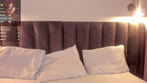 sophie_smith19 online show from 10/17/25, 02:08