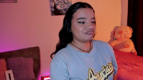 Snapshot of sophie_t_ chatting on 04/21/26, 04:19 Sofia online show from 04/21/26, 04:19