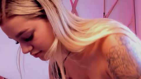 Sophie online show from 03/25/26, 08:15