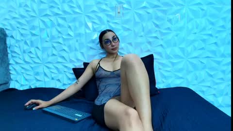 sophie_willow online show from 04/18/26, 08:20