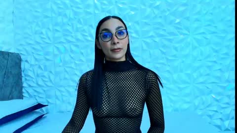 sophie_willow online show from 04/19/26, 07:16
