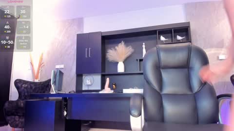 Snapshot of sophiebarnett_ chatting on 01/16/25, 08:33 Sophie online show from 01/16/25, 08:33
