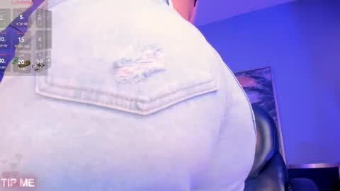 Sophie online show from 02/04/26, 01:11