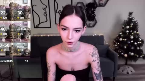 Snapshot of sophiecherrie chatting on 12/11/24, 11:32 Sophie online show from 12/11/24, 11:32