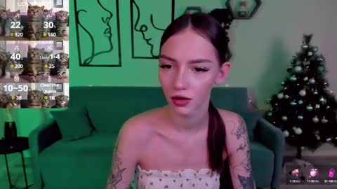 Snapshot of sophiecherrie chatting on 01/04/25, 01:53 Sophie online show from 01/04/25, 01:53