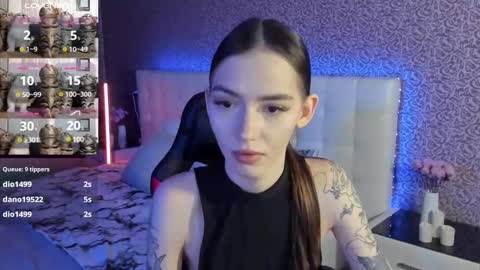 Snapshot of sophiecherrie chatting on 02/04/25, 09:49 Sophie online show from 02/04/25, 09:49