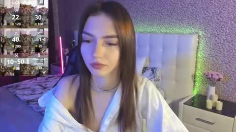 Snapshot of sophiecherrie chatting on 02/08/25, 06:33 Sophie online show from 02/08/25, 06:33