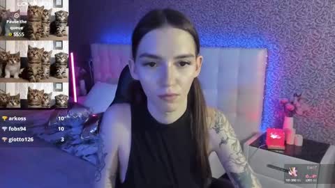 Snapshot of sophiecherrie chatting on 02/28/25, 05:59 Sophie online show from 02/28/25, 05:59