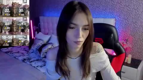 Snapshot of sophiecherrie chatting on 03/08/25, 08:33 Sophie online show from 03/08/25, 08:33