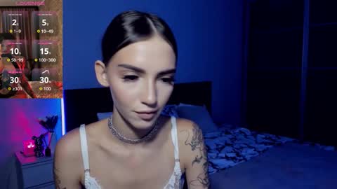 Snapshot of sophiecherrie chatting on 09/17/25, 01:29 Sophie online show from 09/17/25, 01:29