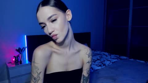 Snapshot of sophiecherrie chatting on 09/24/25, 04:21 Sophie online show from 09/24/25, 04:21