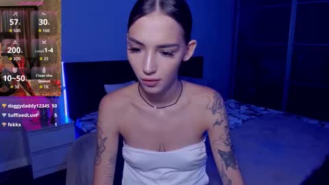 Snapshot of sophiecherrie chatting on 10/05/25, 11:30 Sophie online show from 10/05/25, 11:30