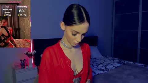 Snapshot of sophiecherrie chatting on 11/30/25, 11:47 Sophie online show from 11/30/25, 11:47