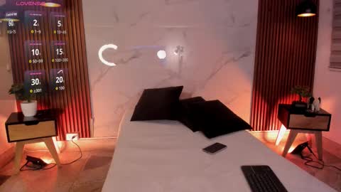 Sophie online show from 12/04/25, 11:41