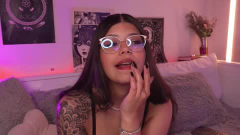 Snapshot of sophiee_art chatting on 03/20/26, 05:01 Sophiee online show from 03/20/26, 05:01
