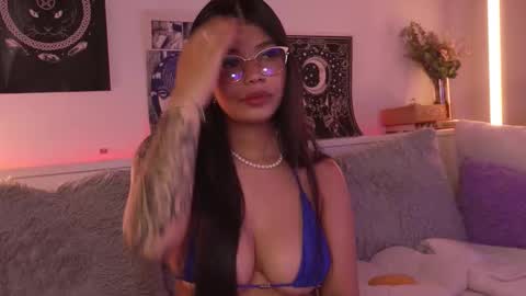 Snapshot of sophiee_art chatting on 03/22/26, 02:04 Sophiee online show from 03/22/26, 02:04