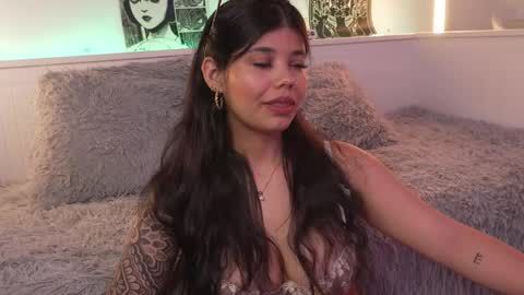 Snapshot of sophiee_art chatting on 04/29/26, 09:21 Sophiee online show from 04/29/26, 09:21