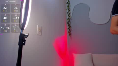 Sophie online show from 12/18/25, 06:47