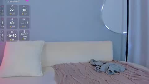Snapshot of sophiee_s chatting on 05/21/26, 11:01 Sophie online show from 05/21/26, 11:01