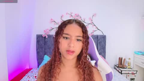 Snapshot of sophiee_velvet chatting on 05/06/26, 12:43 online show from 05/06/26, 12:43