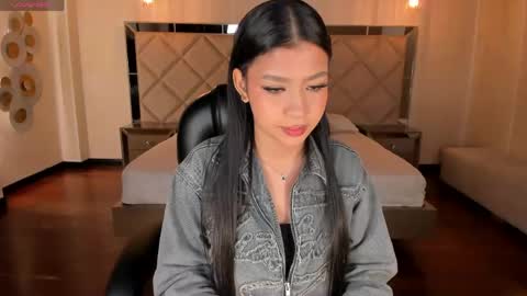 Snapshot of sophiehouston_ chatting on 04/22/26, 03:31 Sophie Houston online show from 04/22/26, 03:31