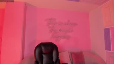 Snapshot of sophiehouston_ chatting on 05/14/26, 03:02 Sophie Houston online show from 05/14/26, 03:02