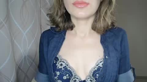 Sophiemisss online show from 12/17/25, 11:49