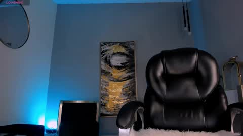 Sophie  Palmer online show from 12/19/25, 01:18