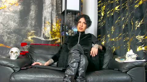 Snapshot of sophiepriestess chatting on 12/04/24, 04:05 SophiePriestess online show from 12/04/24, 04:05